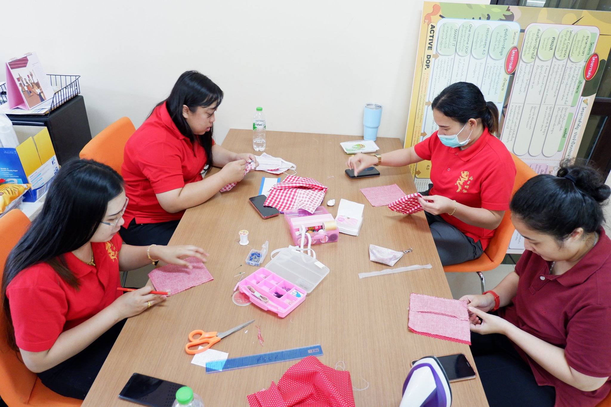 กิจกรรมทำหน้ากากผ้าอนามัย