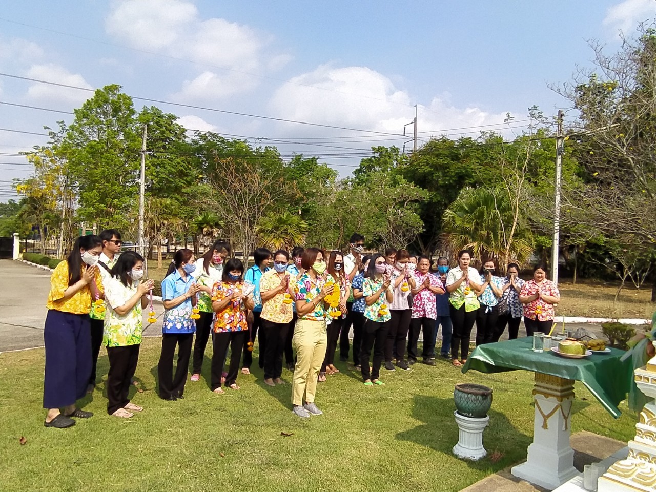 กิจกรรมสรงน้ำพระ  ไหว้พระประชาบดี และสิ่งศักดิ์สิทธิ์ ภายใน ศพส.