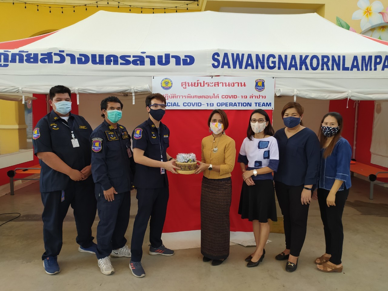 มอบหน้ากากผ้า 