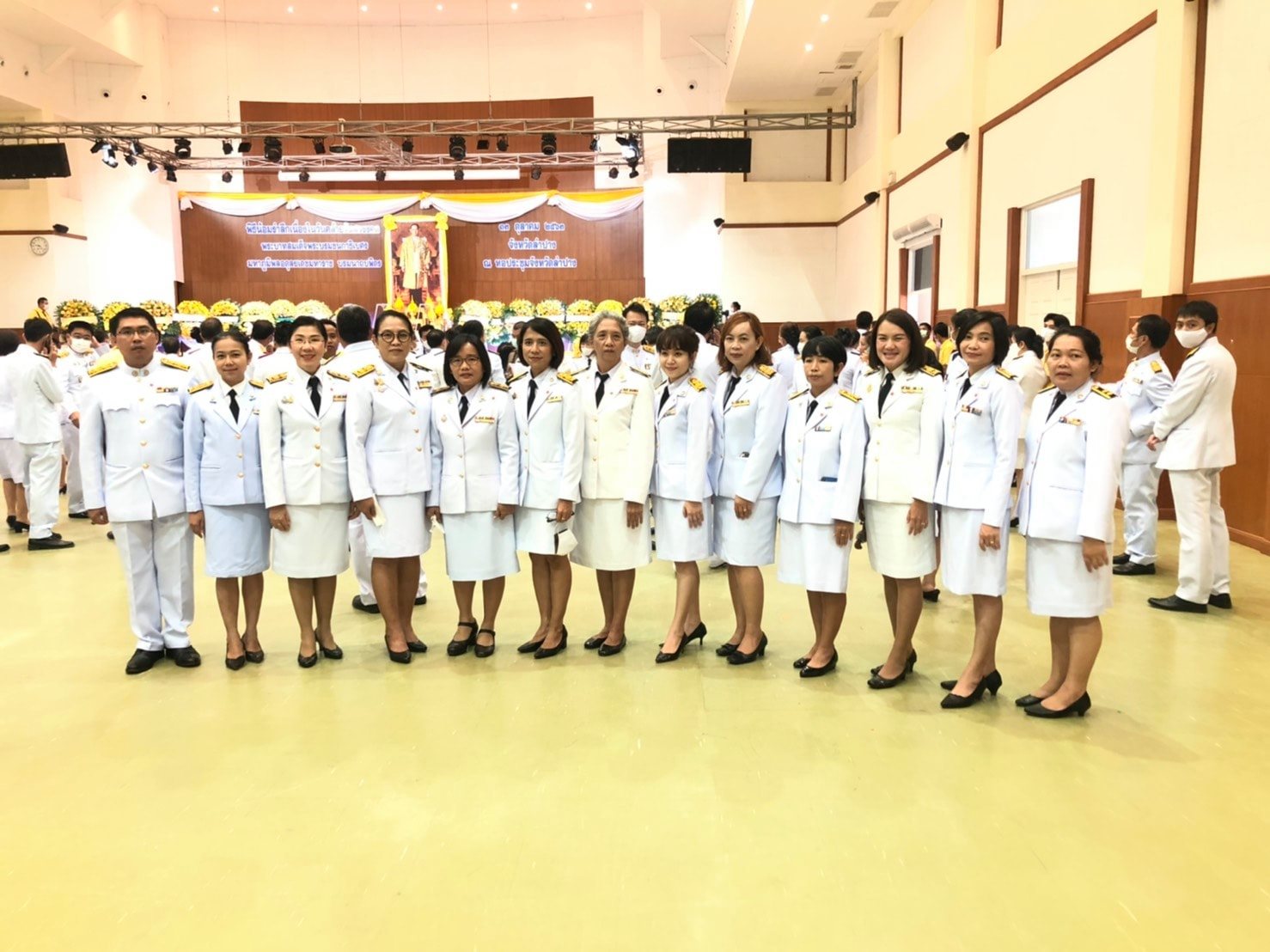 ร่วมพิธีวางพวงมาลาและถวายบังคม เนื่องในวันคล้ายวันสวรรคต