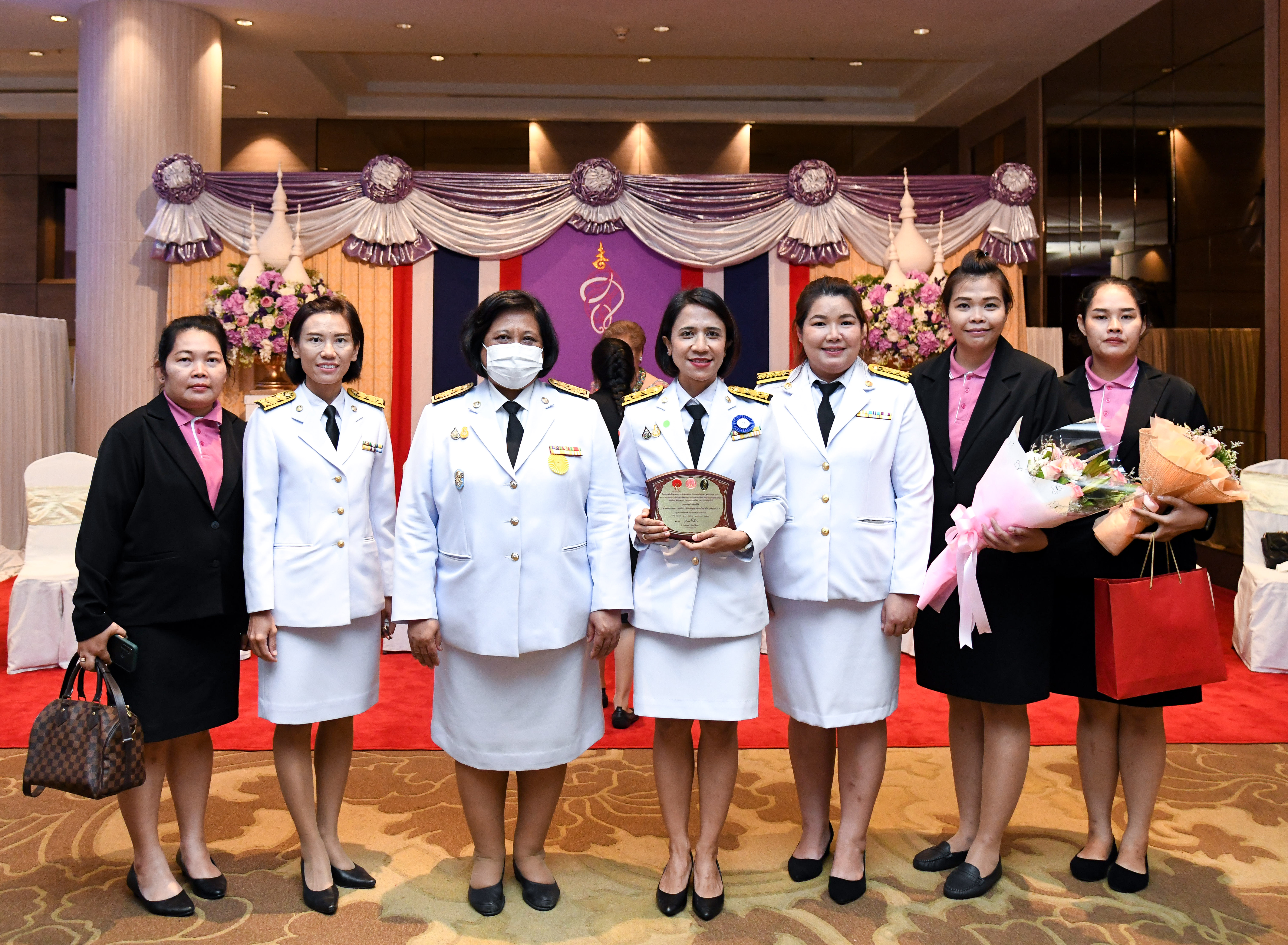 เข้ารับโล่เกียรติคุณองค์การ ที่มีกิจกรรทางสังคมดีเด่น ประจำปี 2563