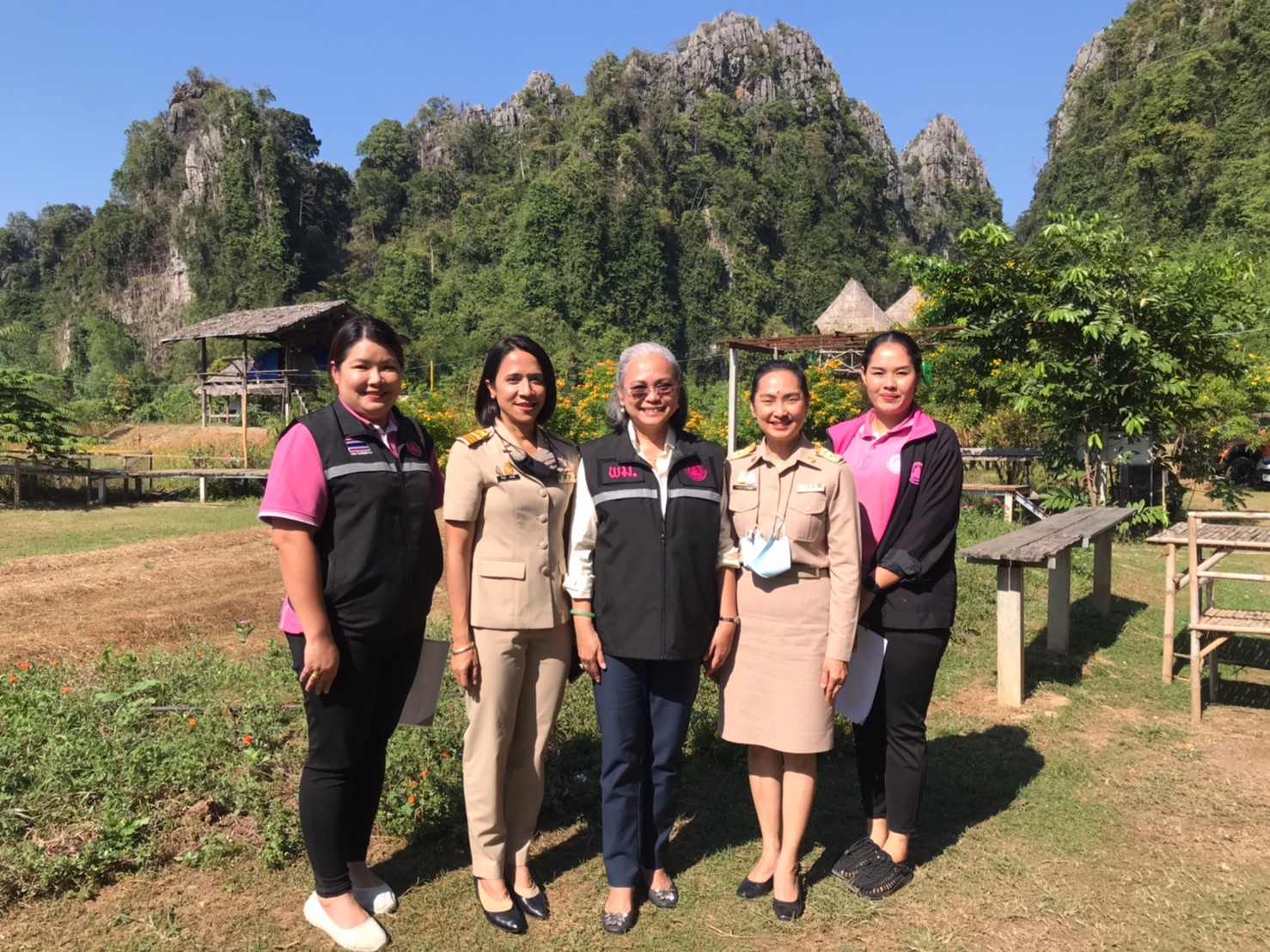 ร่วมประชุมขับเคลื่อนกิจกรรมท่องเที่ยววิถีชุมชน สร้างอาชีพ  สร้างรายได้ ให้แก่ชุมชนหลังภัยโควิด-19