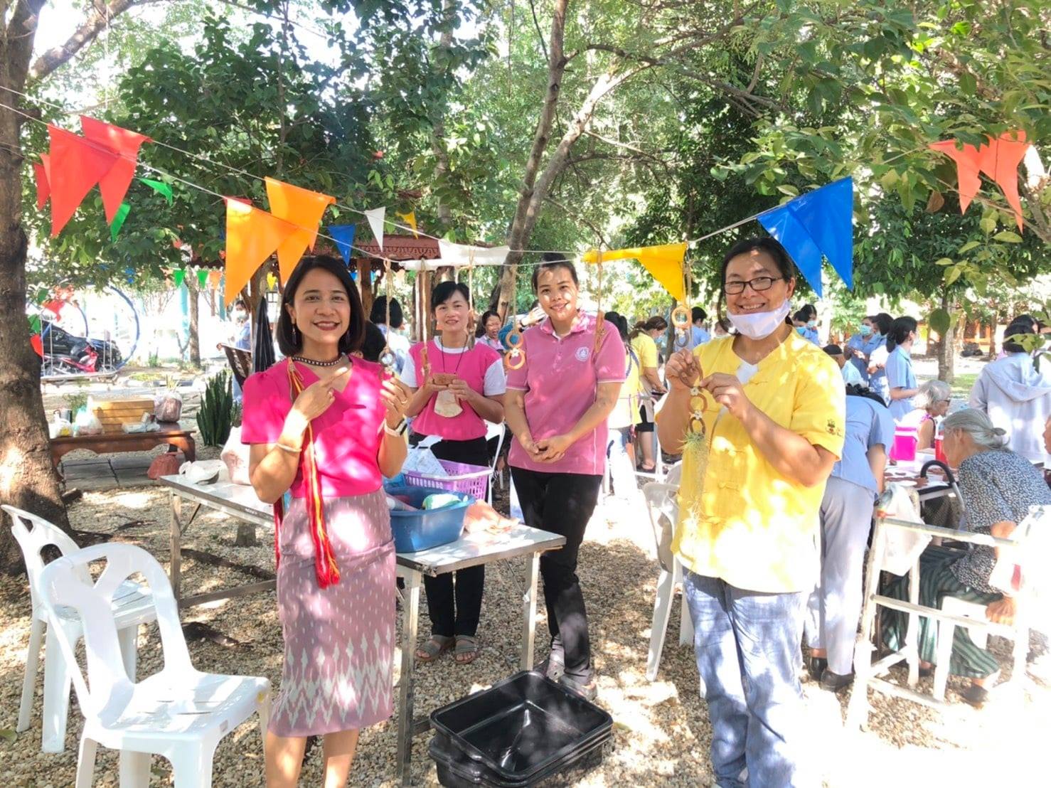 กิจกรรมศิลปะบำบัด ดินเผาปั้นมือ 