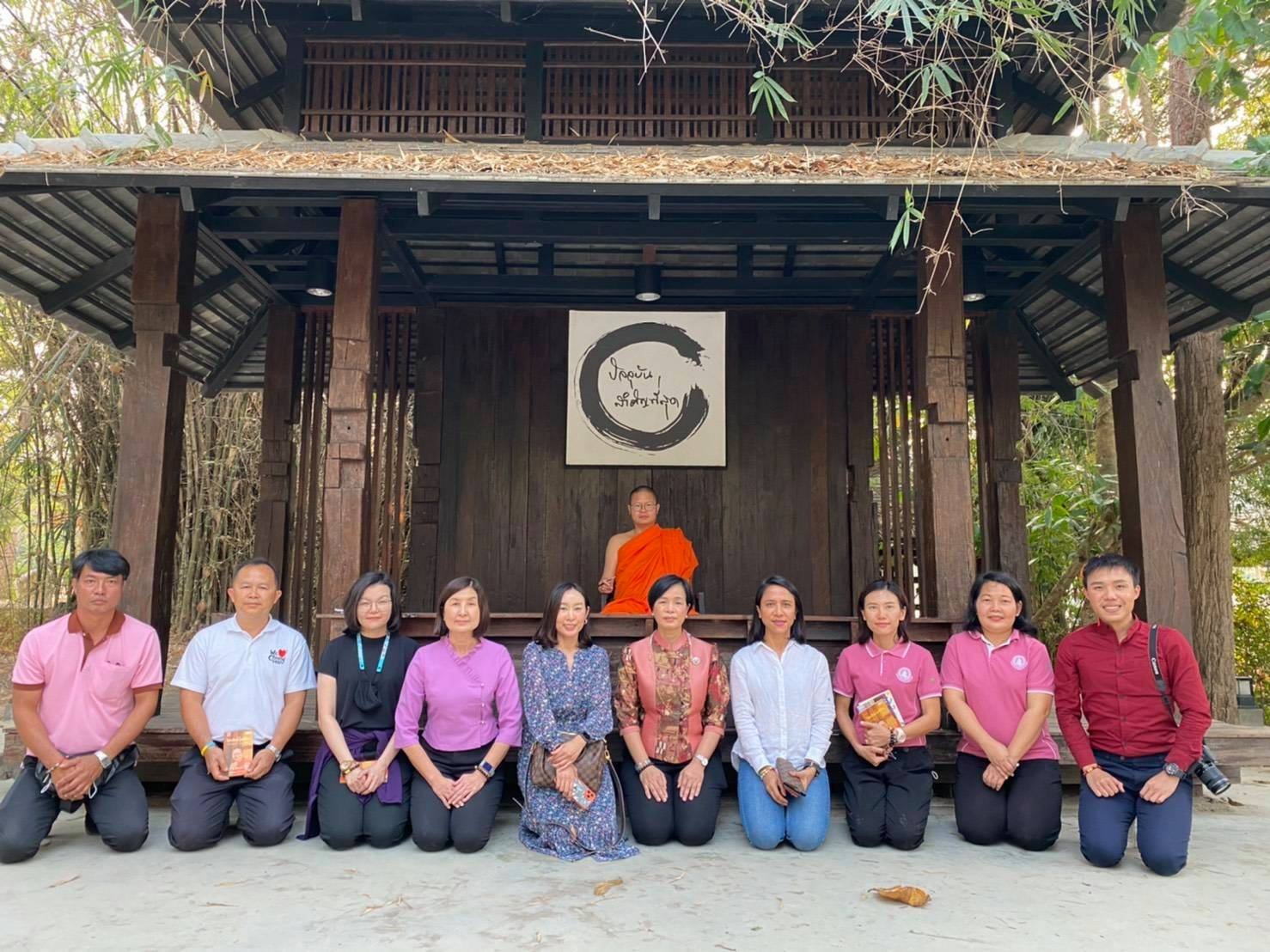 นมัสการ ท่าน ว.วชิรเมธี  เพื่อหารือแนวทางในการขับเคลื่อนงานด้านผู้สูงอายุ