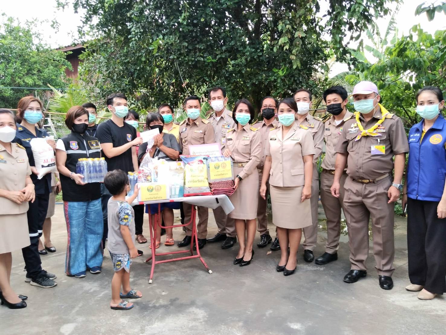 บำบัดทุกข์ บำรุงสุข กลุ่มเปราะบาง