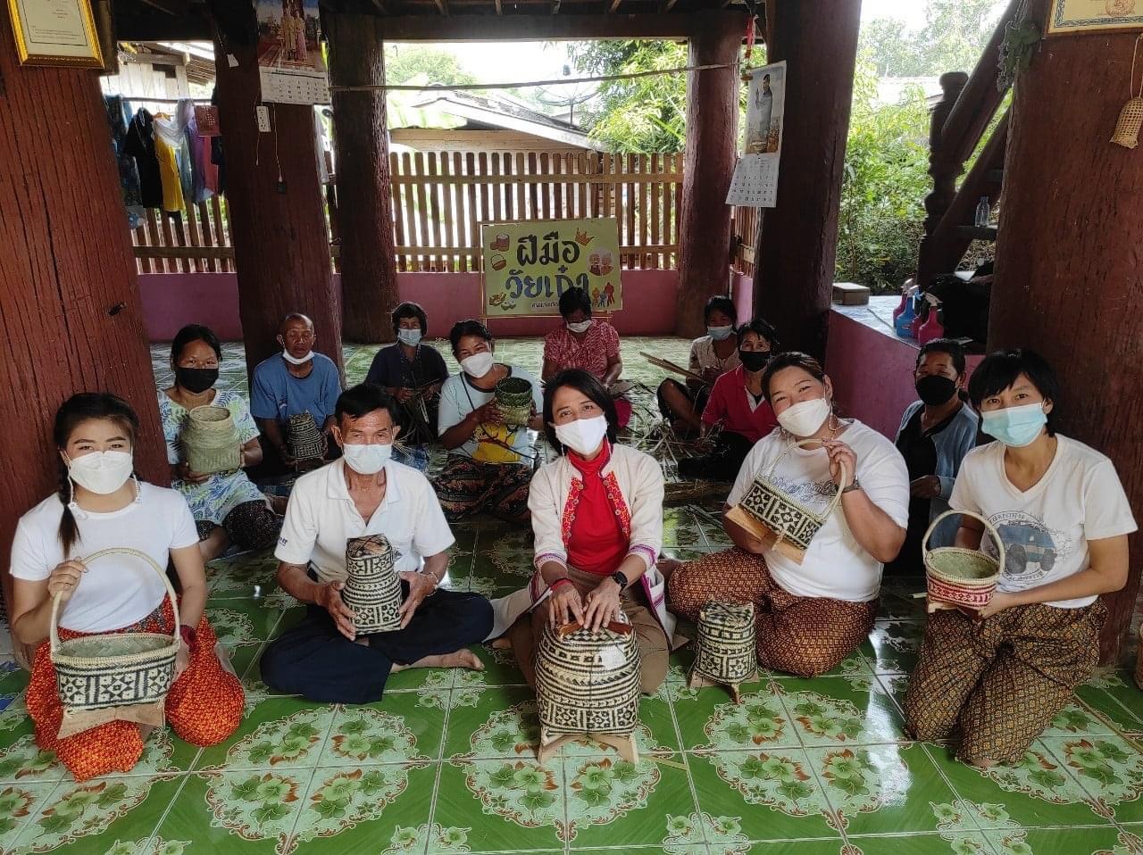 กาดม่วนใจ๋ วัยเก๋า