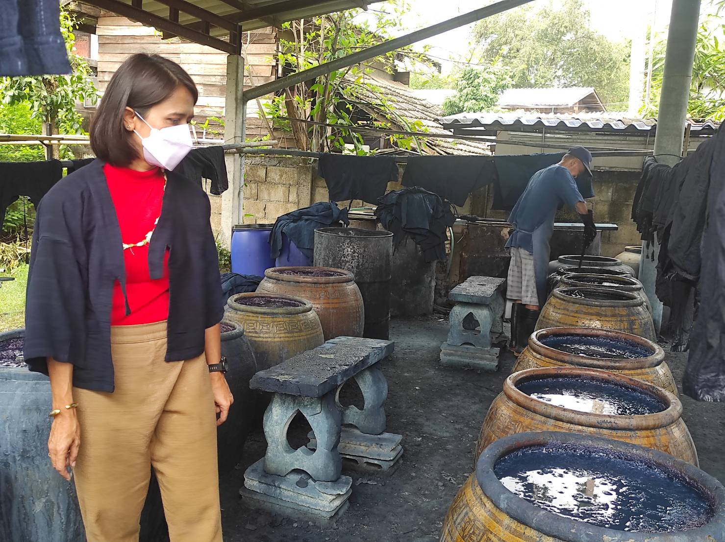 สืบสานตำนานเสื้อหม้อฮ่อมย้อมมือโบราณ บ้านบ่อแฮ้ว