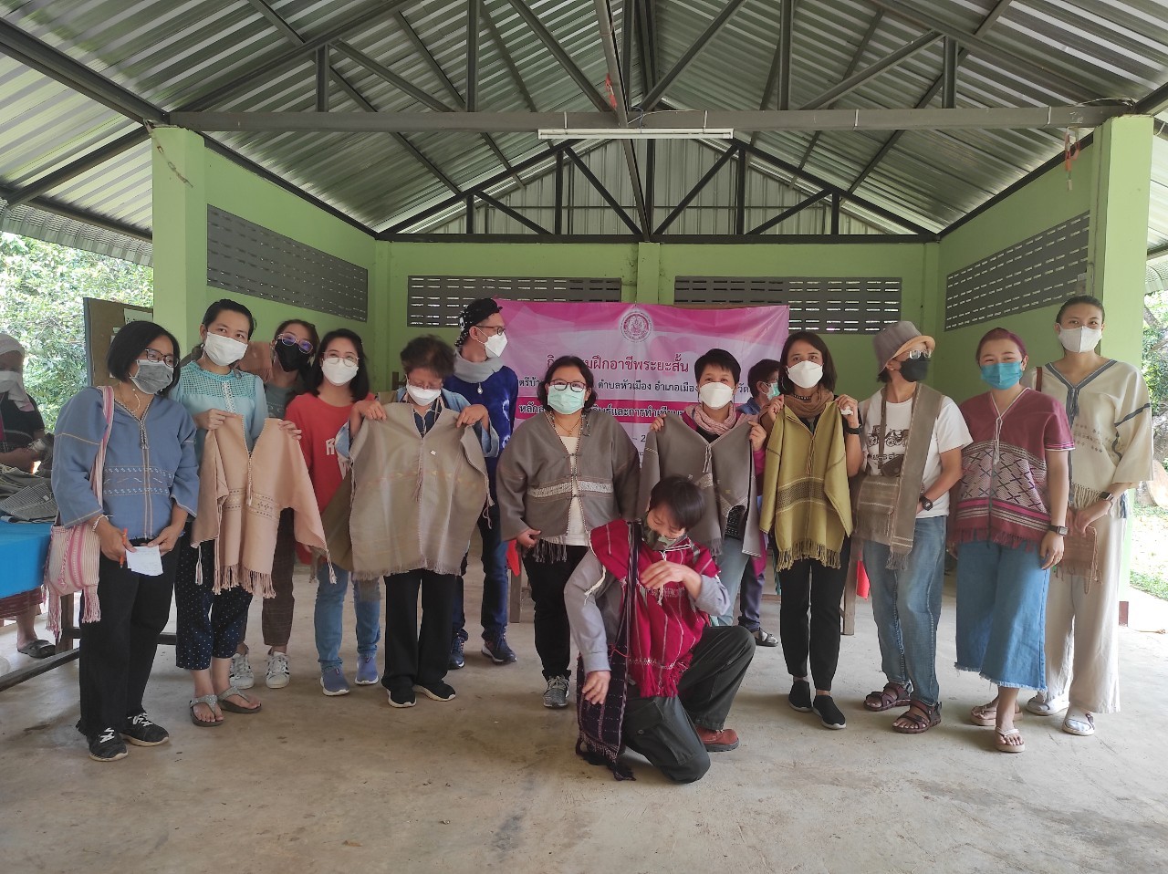 ลงพื้นที่ส่งเสริมภูมิปัญญา ย้อมผ้าสีธรรมชาติ