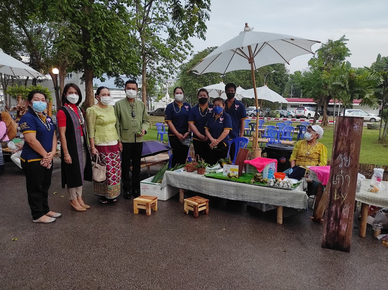 กาดก้อมฮอมฮัก บ้านป่องนักลำปาง  