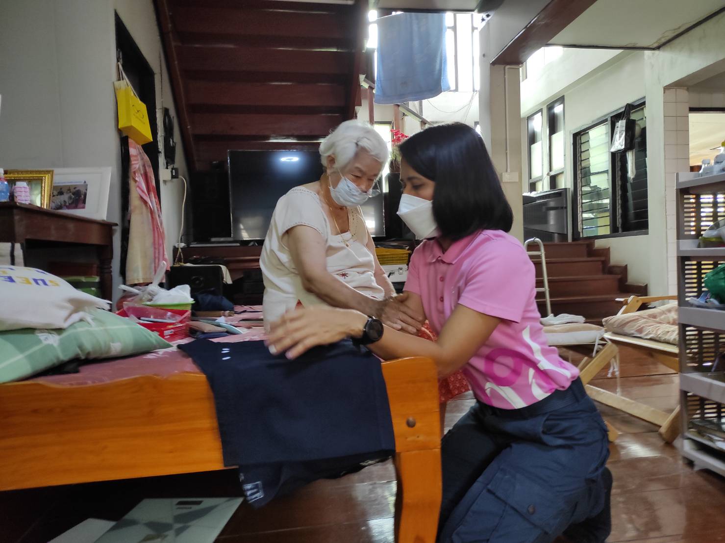 สืบสานตำนาน เสื้อหม้อฮ่อมย้อมมือโบราณ บ้านบ่อแฮ้ว 