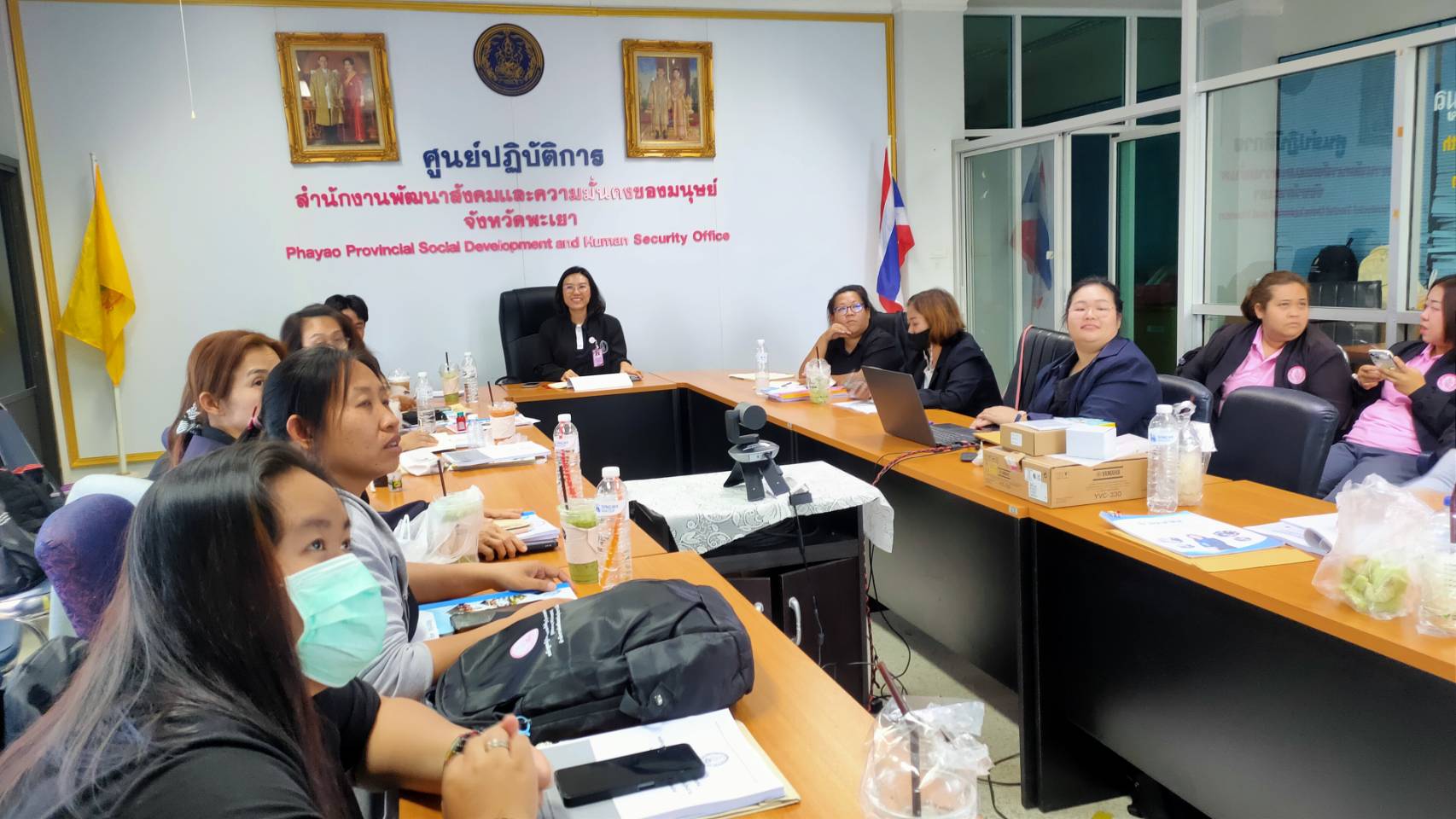 ร่วมการประชุมติดตามผลการดำเนินงานทบทวนภารกิจ และให้แนวทางการขับเคลื่อนกิจกรรมสำหรับผู้สูงอายุ ครอบคลุม 5 มิติ กับผู้บริบาลคุ้มครองสิทธิผู้สูงอายุ จังหวัดพะเยา